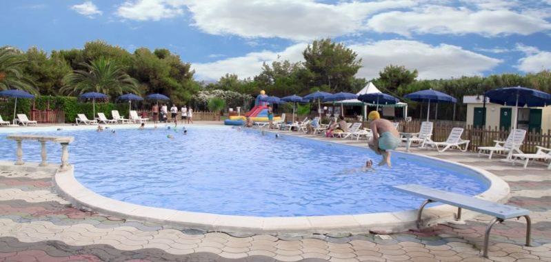 Vela Club Hotel & Appartamenti Роді-Гарганіко Екстер'єр фото
