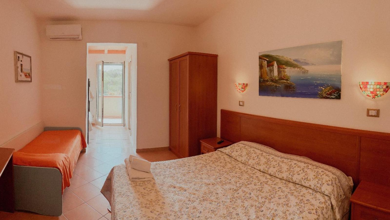 Vela Club Hotel & Appartamenti Роді-Гарганіко Екстер'єр фото